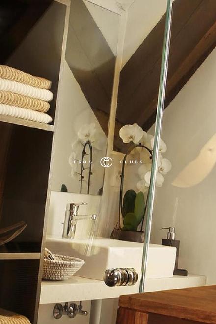 About Hands Oberengs About Hands Oberengs Zurich Area