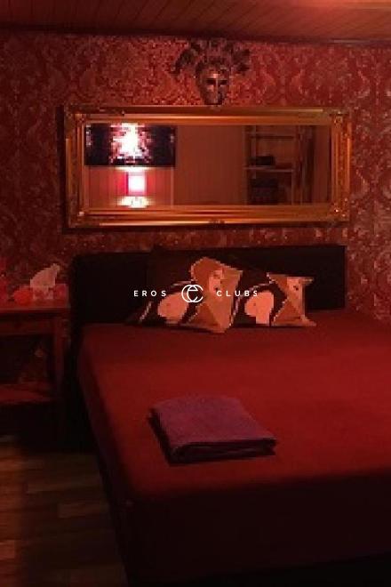 Red Roses 1. OG Red Roses 1. OG Bern Umgebung