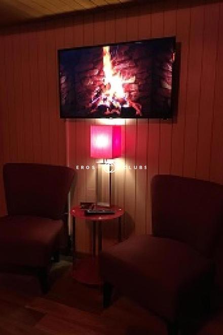 Red Roses 2. OG Red Roses 2. OG Bern Umgebung