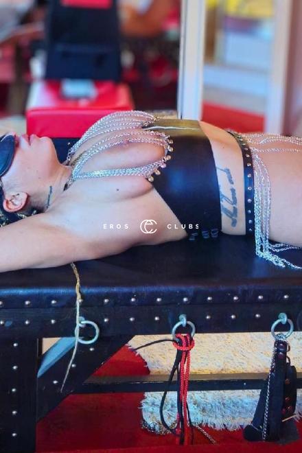 Sklavin Melissa  devote Spermaspielerin  Schweiz, Zurich Area