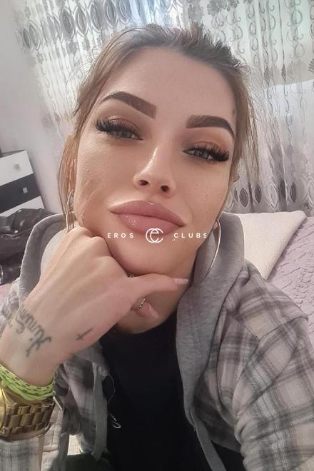 Biana SKINNY COME IN MOUTH / FACE Schweiz, Waadt