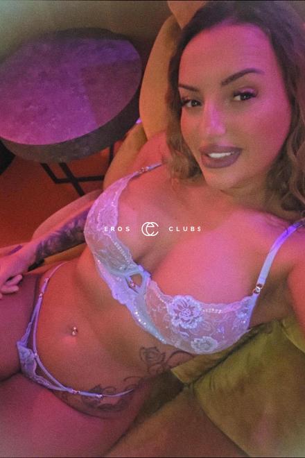 Nina Frisch aus Albanien Schweiz, Zurich Area