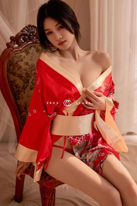 Luna  Versautes Anal Asiatin  Schweiz, Lucerne