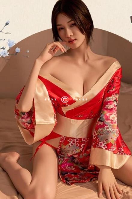 Luna  Versautes Anal Asiatin  Schweiz, Lucerne