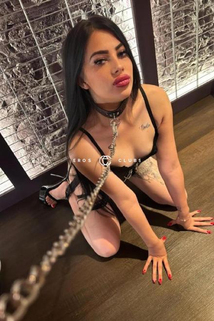 SKLAVIN-SCARLETT Scharf, nass und eng… Basel City, Schweiz