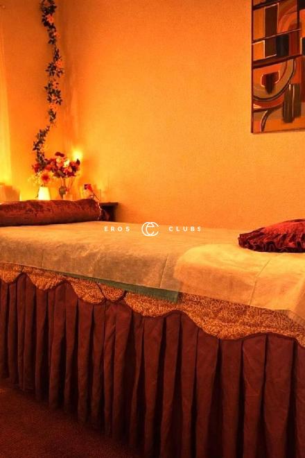 NANA  Sexy Asiatin Massage Basel City, Schweiz