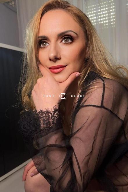 Rebecca gl&uuml;cklich und l&auml;chelnd Schweiz, St.Gall