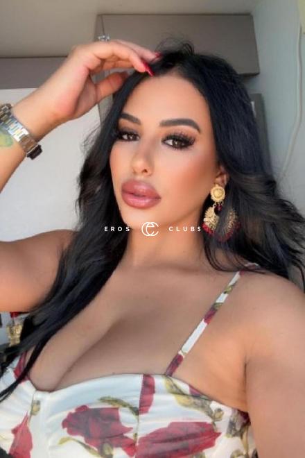 Dina Natur Brust Basel City, Schweiz