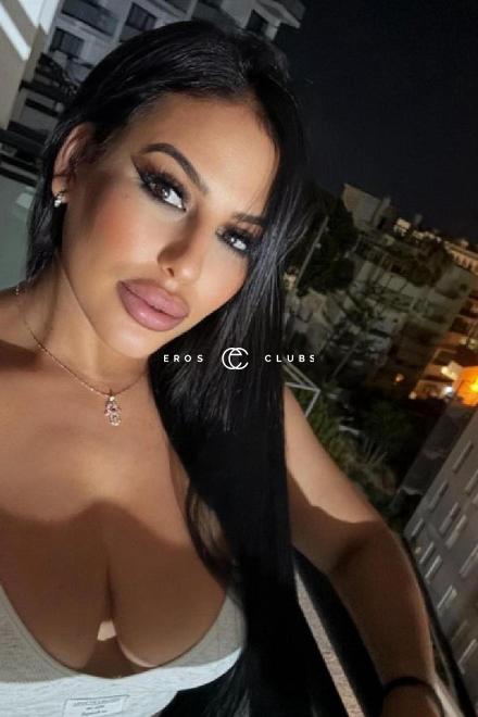 Dina Natur Brust Basel City, Schweiz