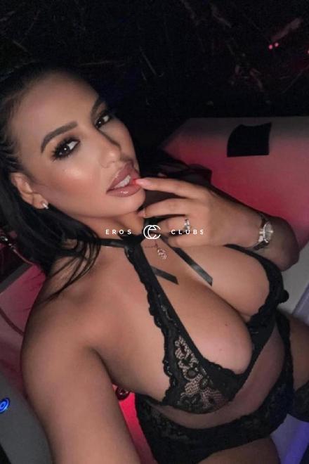 Dina Natur Brust Basel City, Schweiz