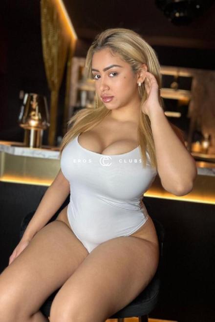 BELLA Geniesse pralle TITTEN... Basel City, Schweiz