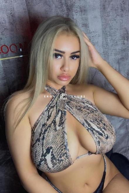 BELLA Geniesse pralle TITTEN... Basel City, Schweiz