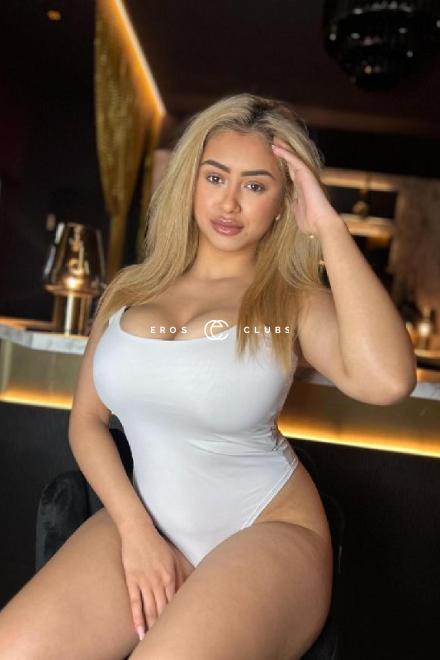 BELLA Geniesse pralle TITTEN... Basel City, Schweiz